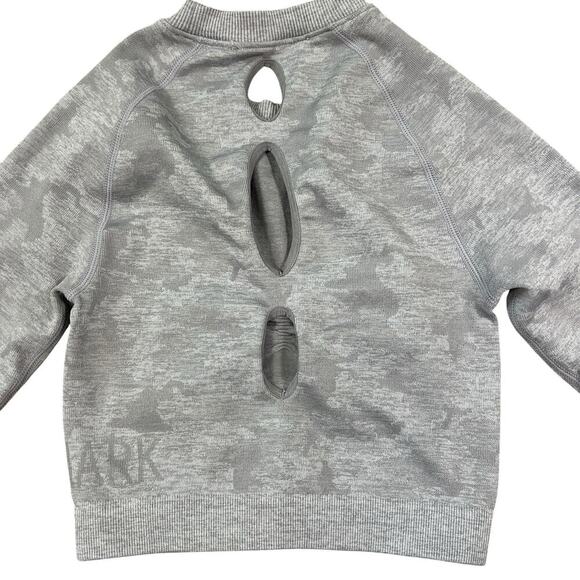 Gymshark Adapt Light Gray Camo Long Sleeve Crop Top Shirt Keyhole Back Size XS - Picture 7 of 9